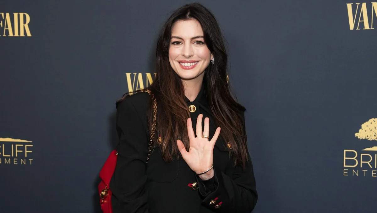 Anne Hathaway’s Exact Quilted Crossbody Bag Is Still in Stock (for Now)