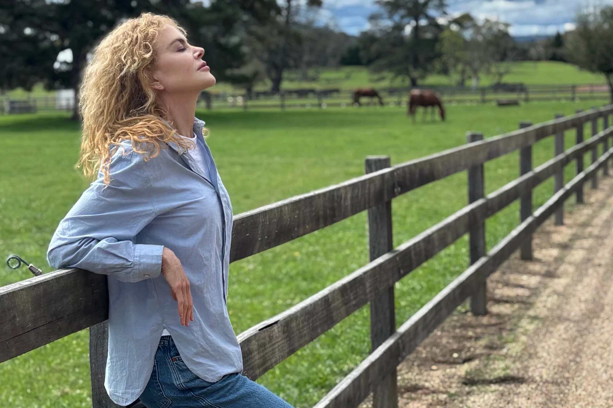 Nicole Kidman brings back her natural curls for a weekend on the farm
