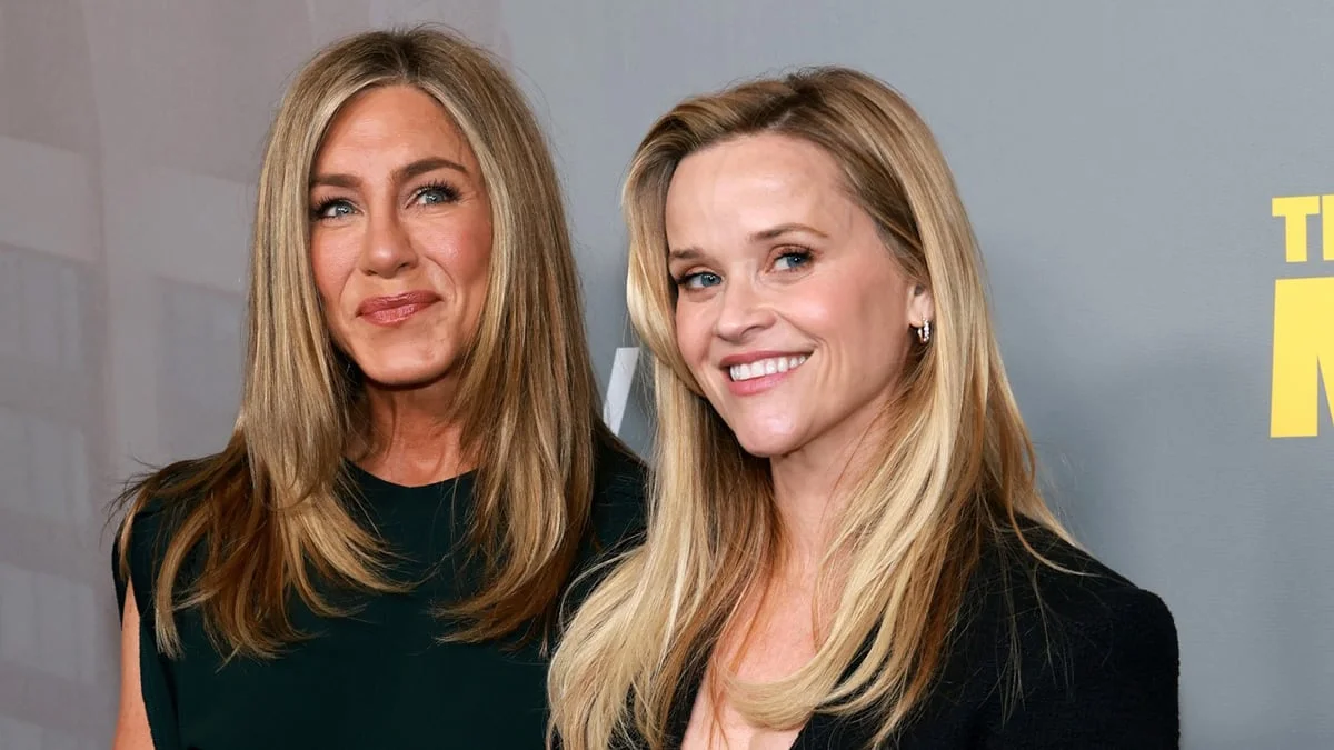 Jennifer Aniston & Reese Witherspoon Hold Hands as They Arrive at ‘The Morning Show’ FYC Event